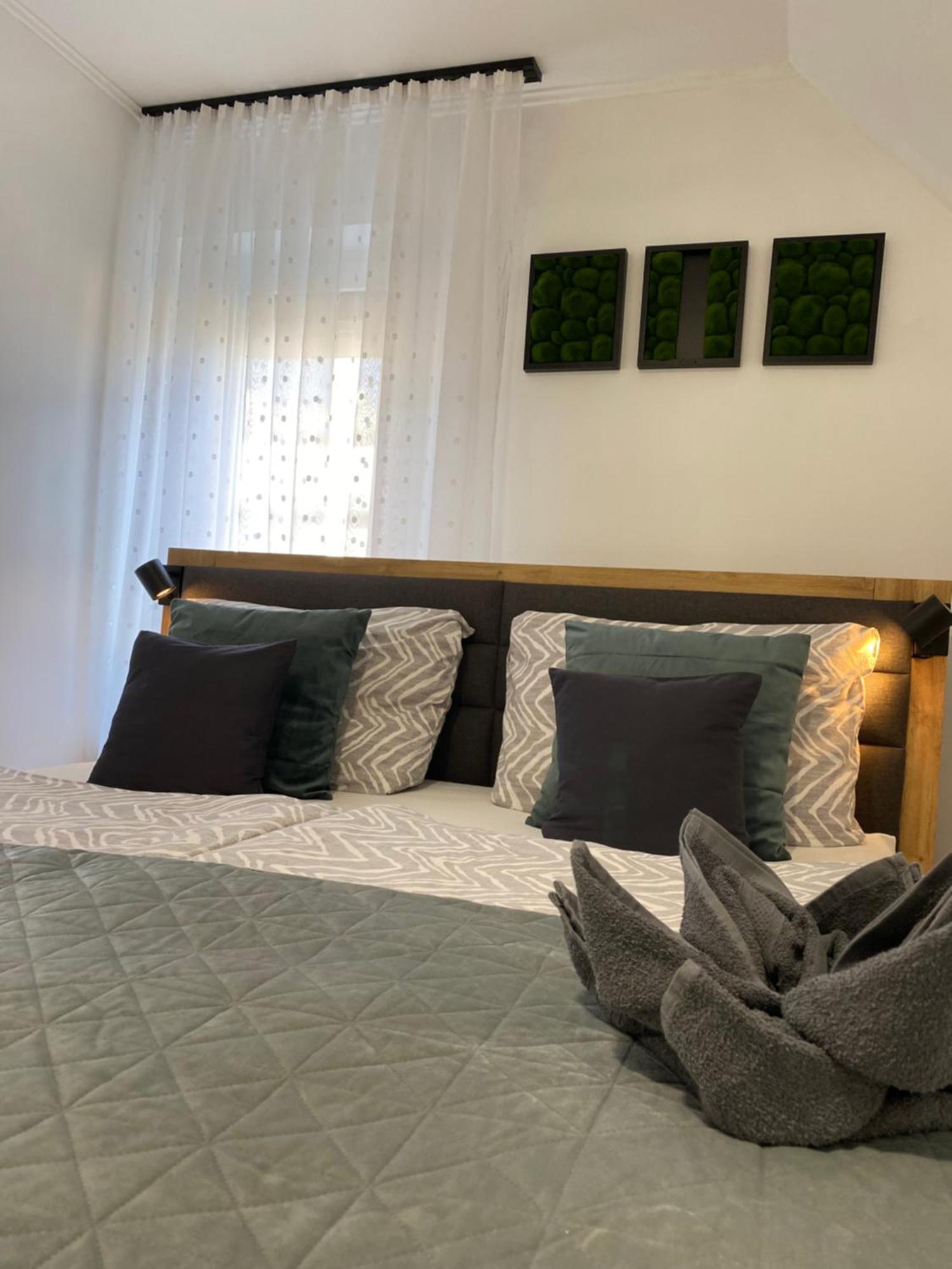 Ikon Apartment Heviz Luaran gambar