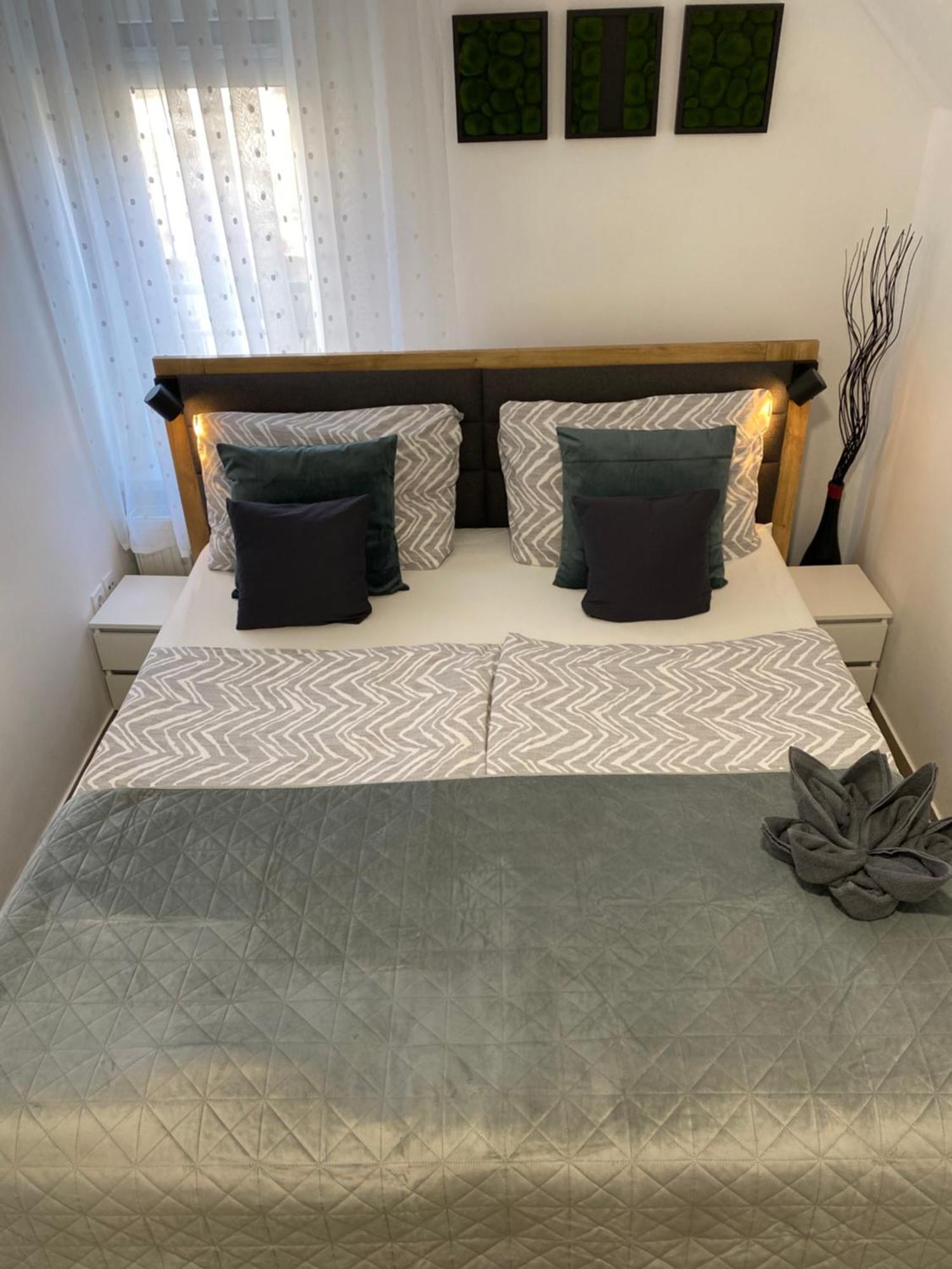 Ikon Apartment Heviz Luaran gambar