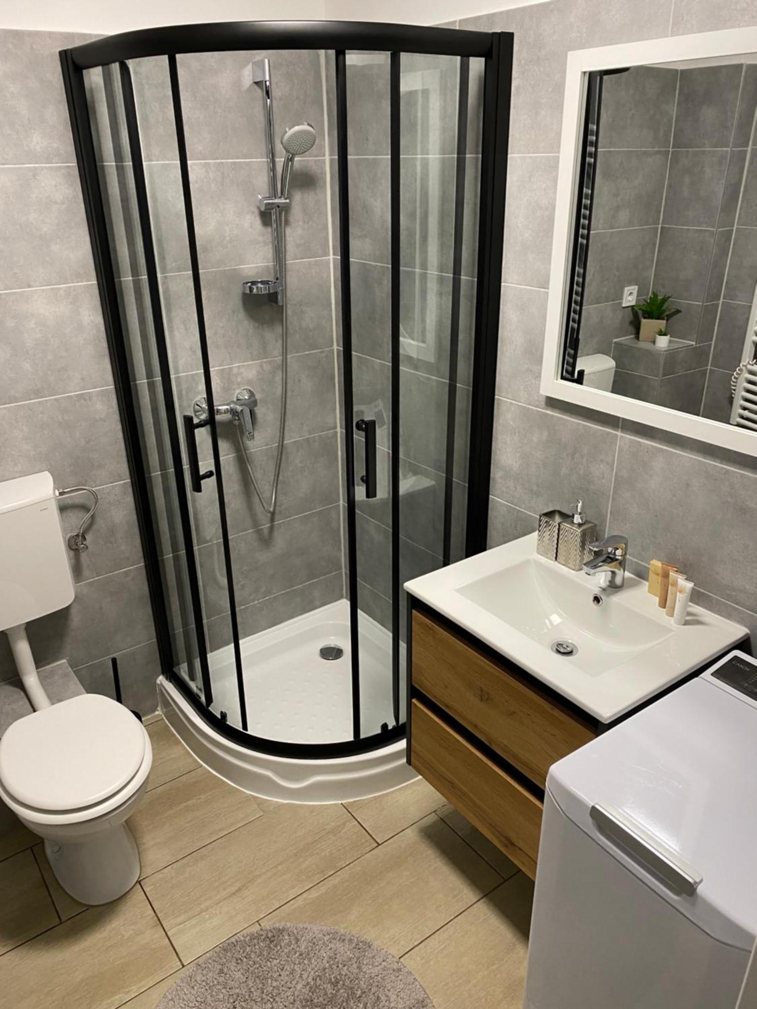 Ikon Apartment Heviz Luaran gambar