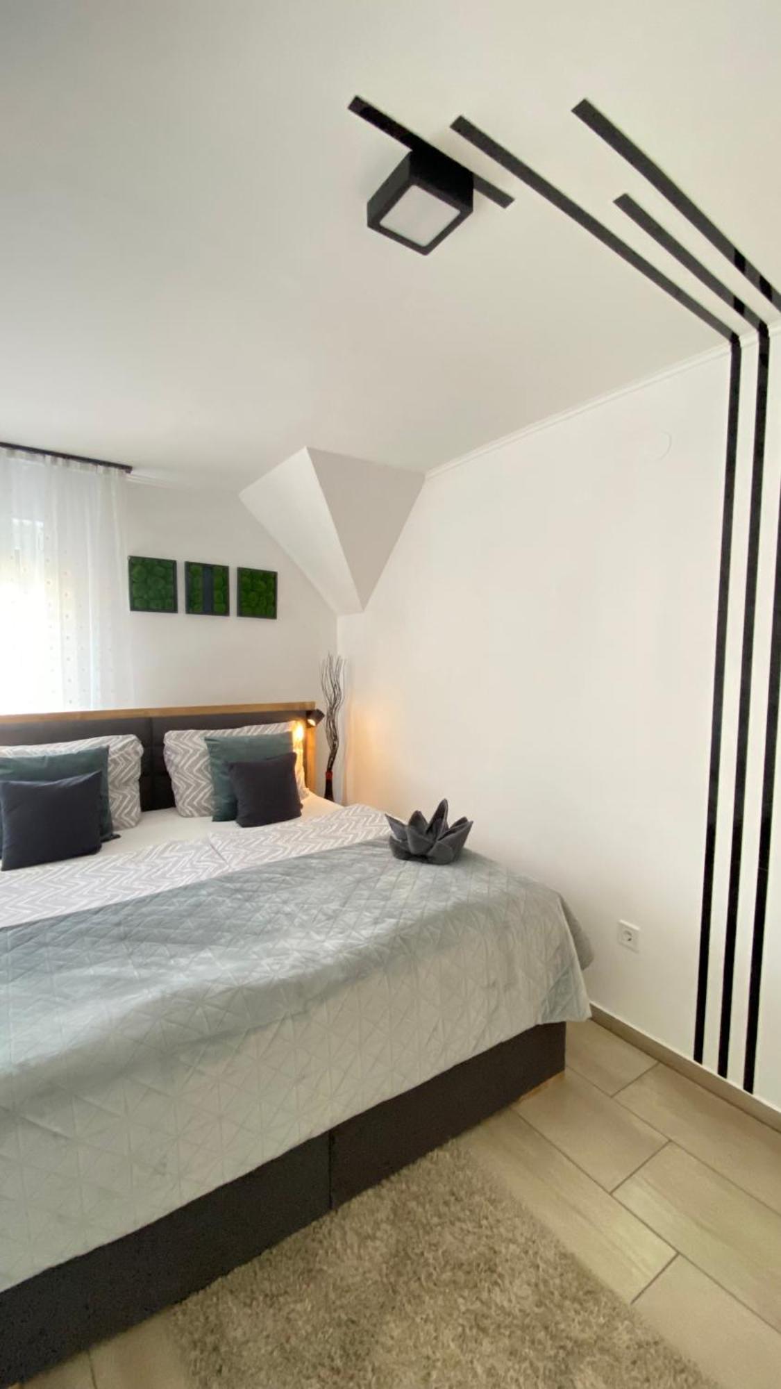 Ikon Apartment Heviz Luaran gambar